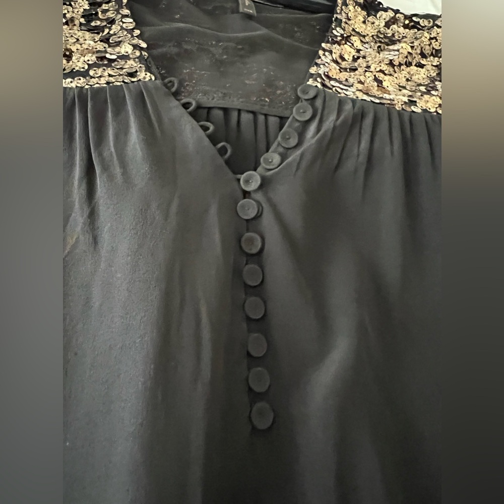 BCBGMaxAzria Black & Gold Silk Sequin Blouse – NWOT - Picture 8 of 11
